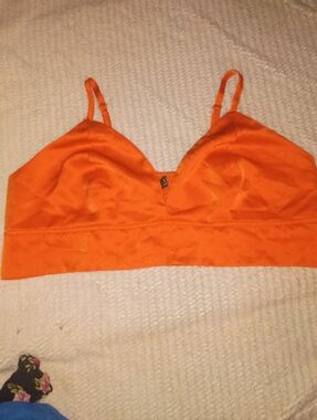 💰4/$15 DEAL! Orange satin crop top sz 22